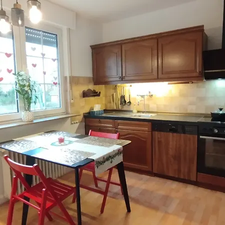 Reihenhaus Mit Grossem Garten In Δωμάτια σε οικογενειακή κατοικία
