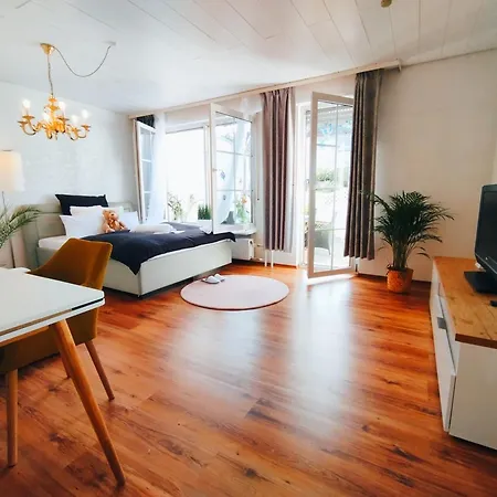 Reihenhaus Mit Grossem Garten In *