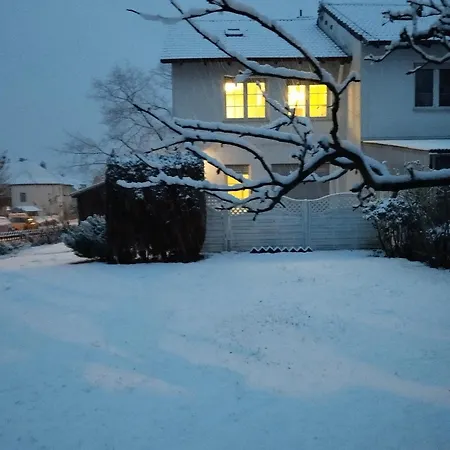 Reihenhaus Mit Grossem Garten In Δωμάτια σε οικογενειακή κατοικία